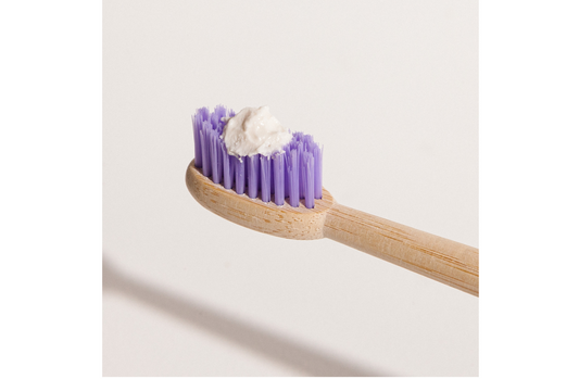 Dentífrico con flúor en crema - Menta y ácido hialurónico - Mínima organics